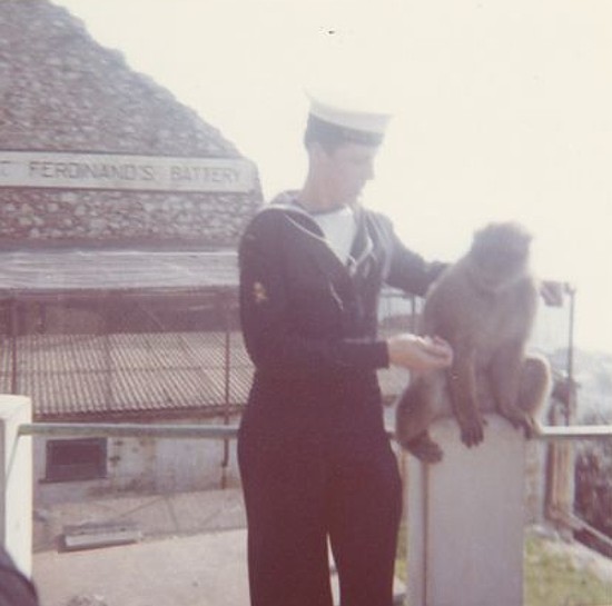 Royal Canadian Navy : HMCS Terra Nova crew members ashore.