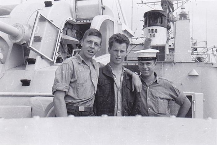 Royal Canadian Navy : HMCS Terra Nova crew members.