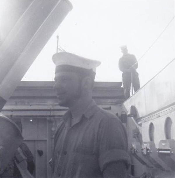 Royal Canadian Navy : HMCS Terra Nova painting ship.