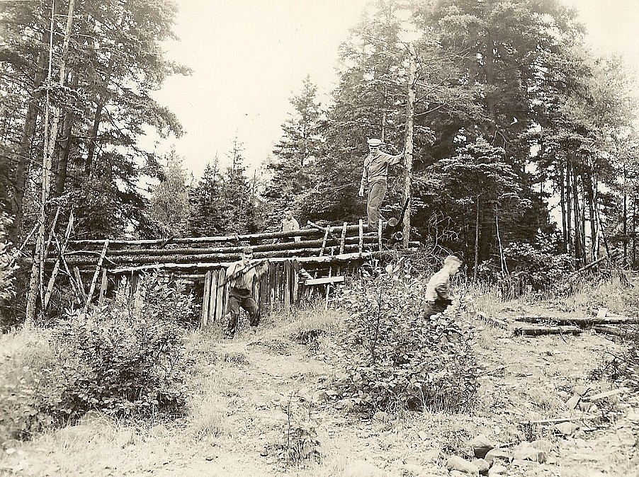 Royal Canadian Navy : HMCS Cornwallis : assault course, 1960.