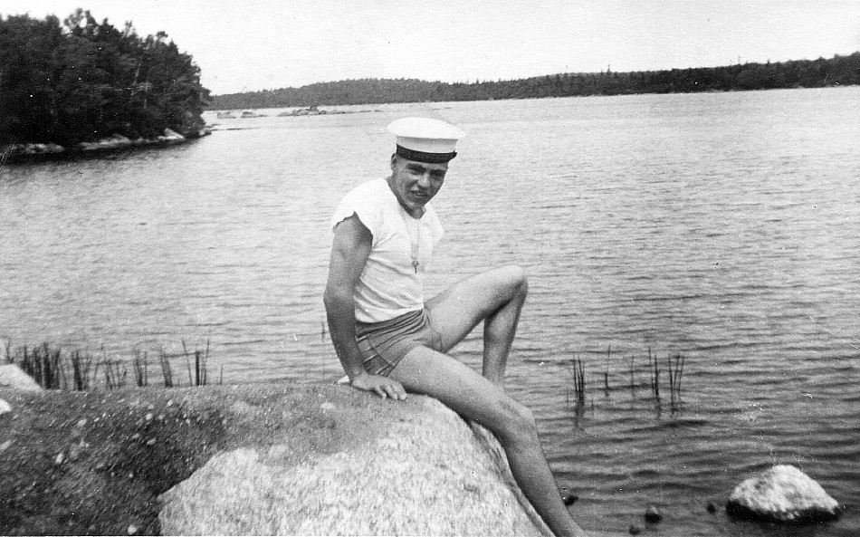 Royal Canadian Navy : Fred Bernhard.
