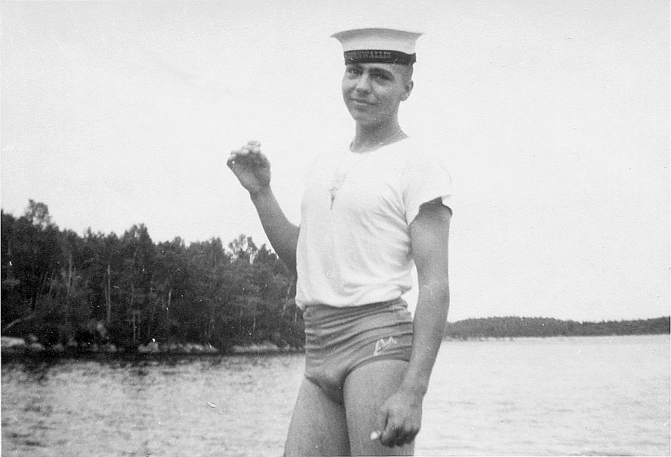 Royal Canadian Navy : Fred Bernhard.