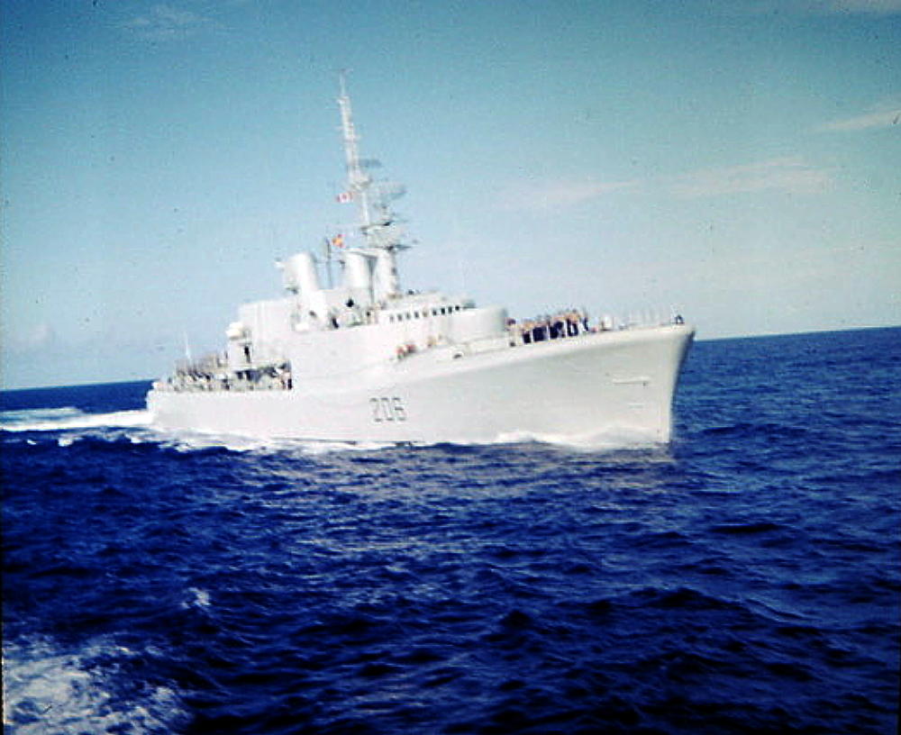 HMCS Saguenay at sea.
