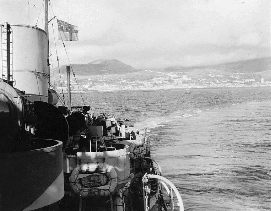 Royal Canadian Navy : HMCS Prince Robert off Africa