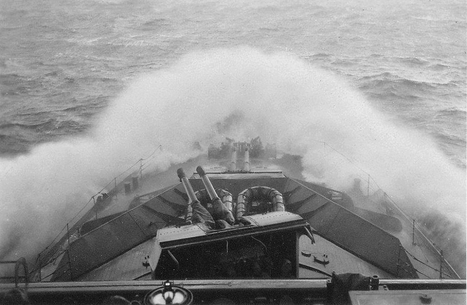 Royal Canadian Navy : HMCS Prince Robert at sea