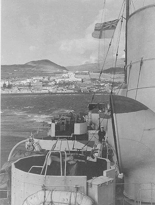 Royal Canadian Navy : HMCS Prince Robert in Panama Canal