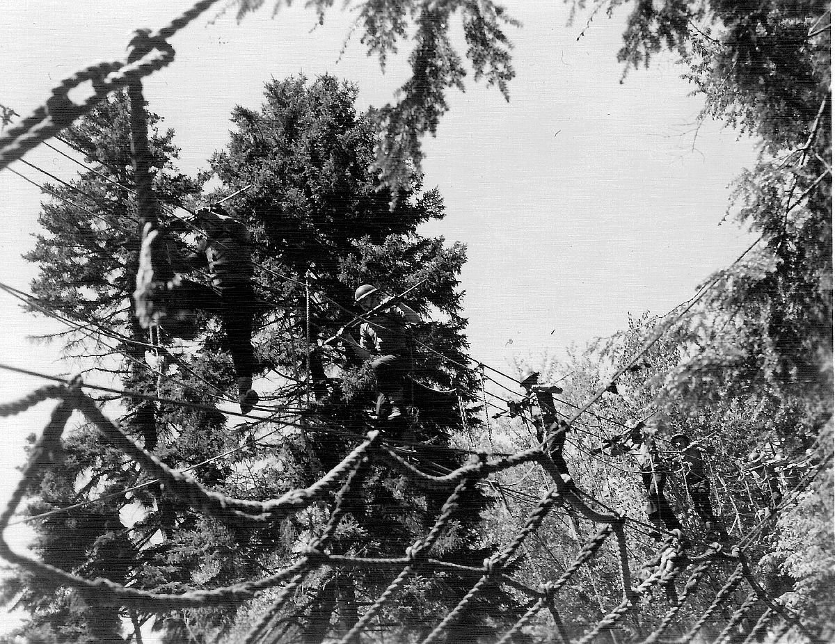 Royal Canadian Navy : HMCS Cornwallis, Assault Course, 1962