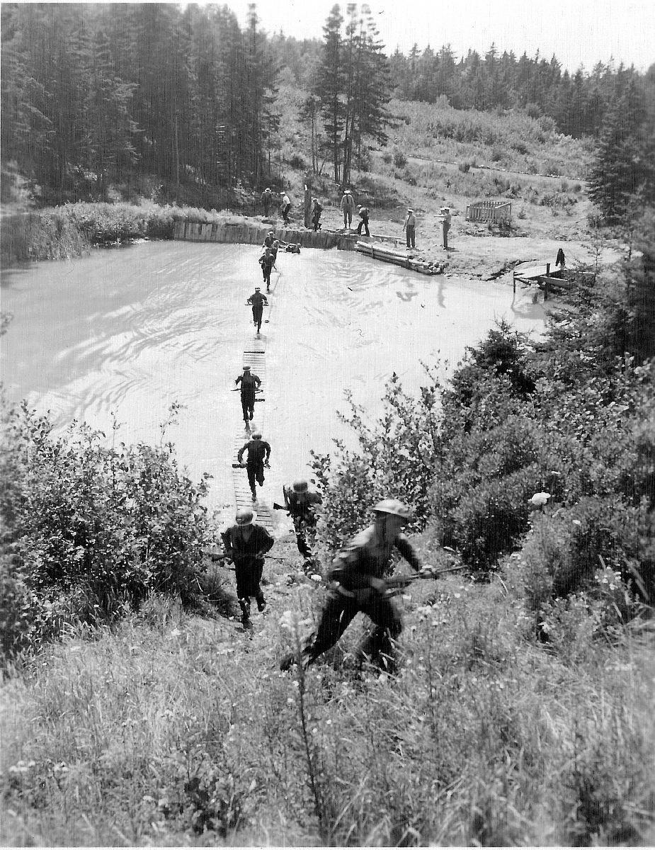 Royal Canadian Navy : HMCS Cornwallis, Assault Course, 1962