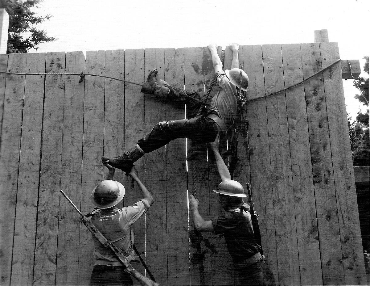 Royal Canadian Navy : HMCS Cornwallis, Assault Course, 1962