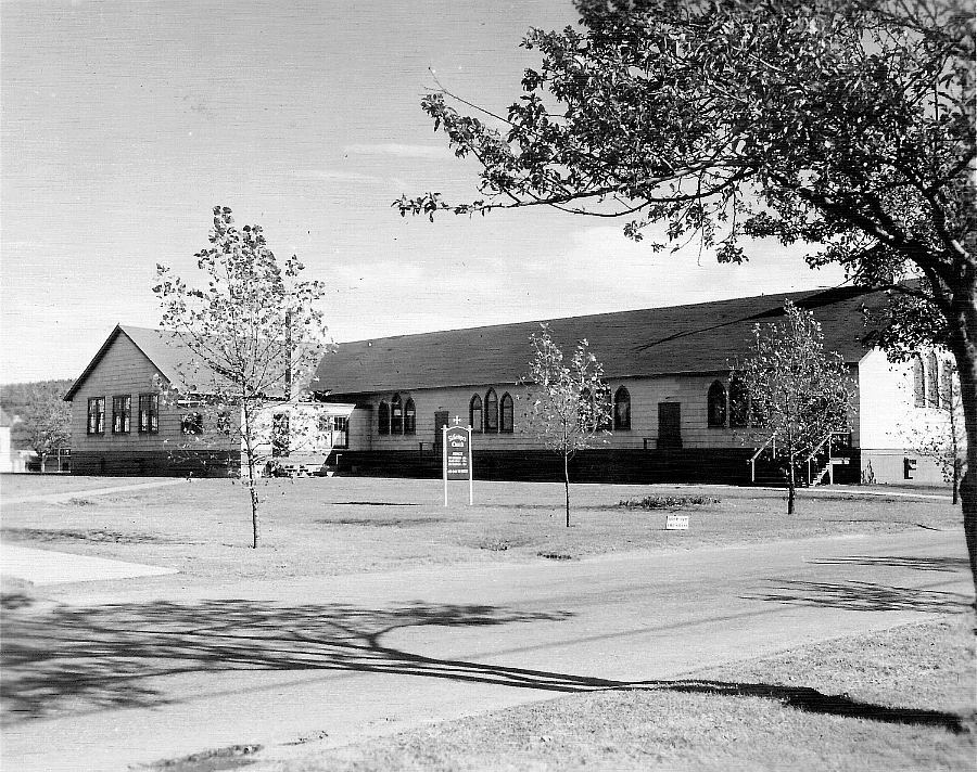 Royal Canadian Navy : HMCS Cornwallis, hockey rink, 1962