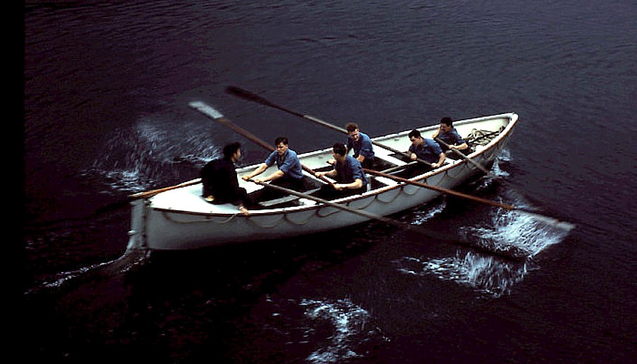 Royal Canadian Navy : H.M.C.S. Ste Therese whaler crew.