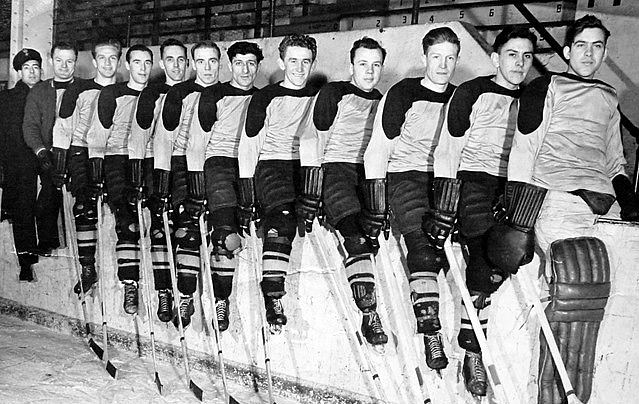 Royal Canadian Navy : HMCS Peregrine, Hockey Team, 1945