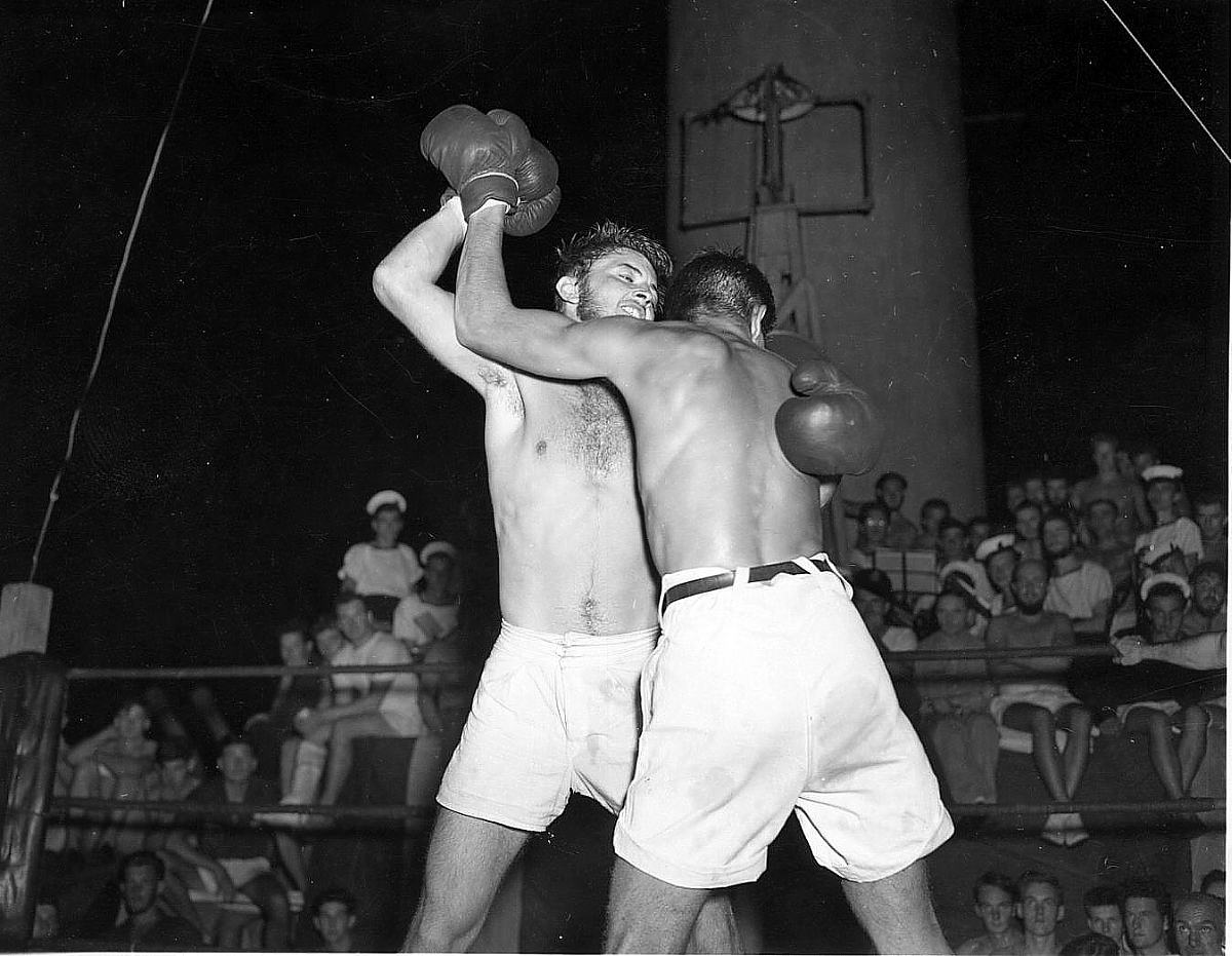 Royal Canadian Navy : Hong Kong, 1945