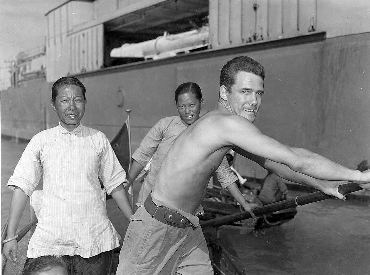 Royal Canadian Navy : Hong Kong, 1945