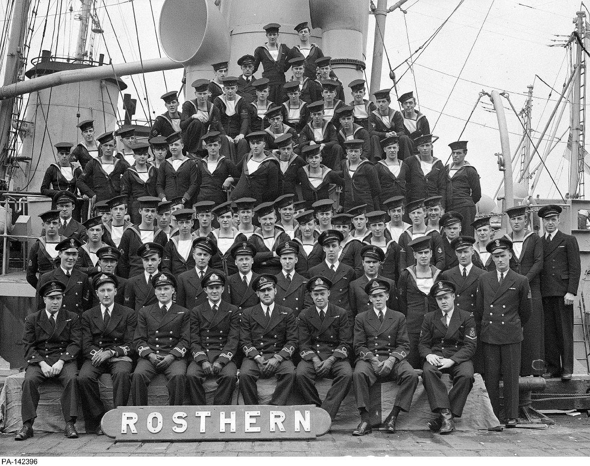 Royal Canadian Navy : HMCS Rosthern, 1944. DND official photo #PA-142396.