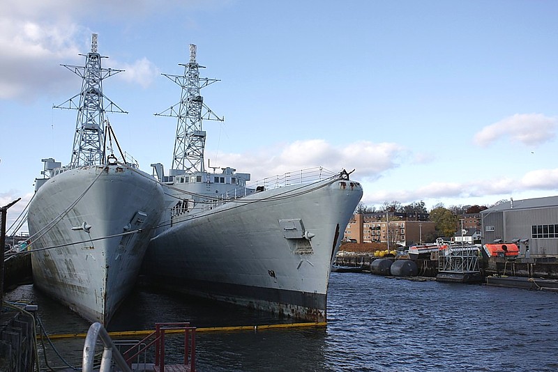 Royal Canadian Navy : Terra Nova and Gatineau waiting to be scrapped.