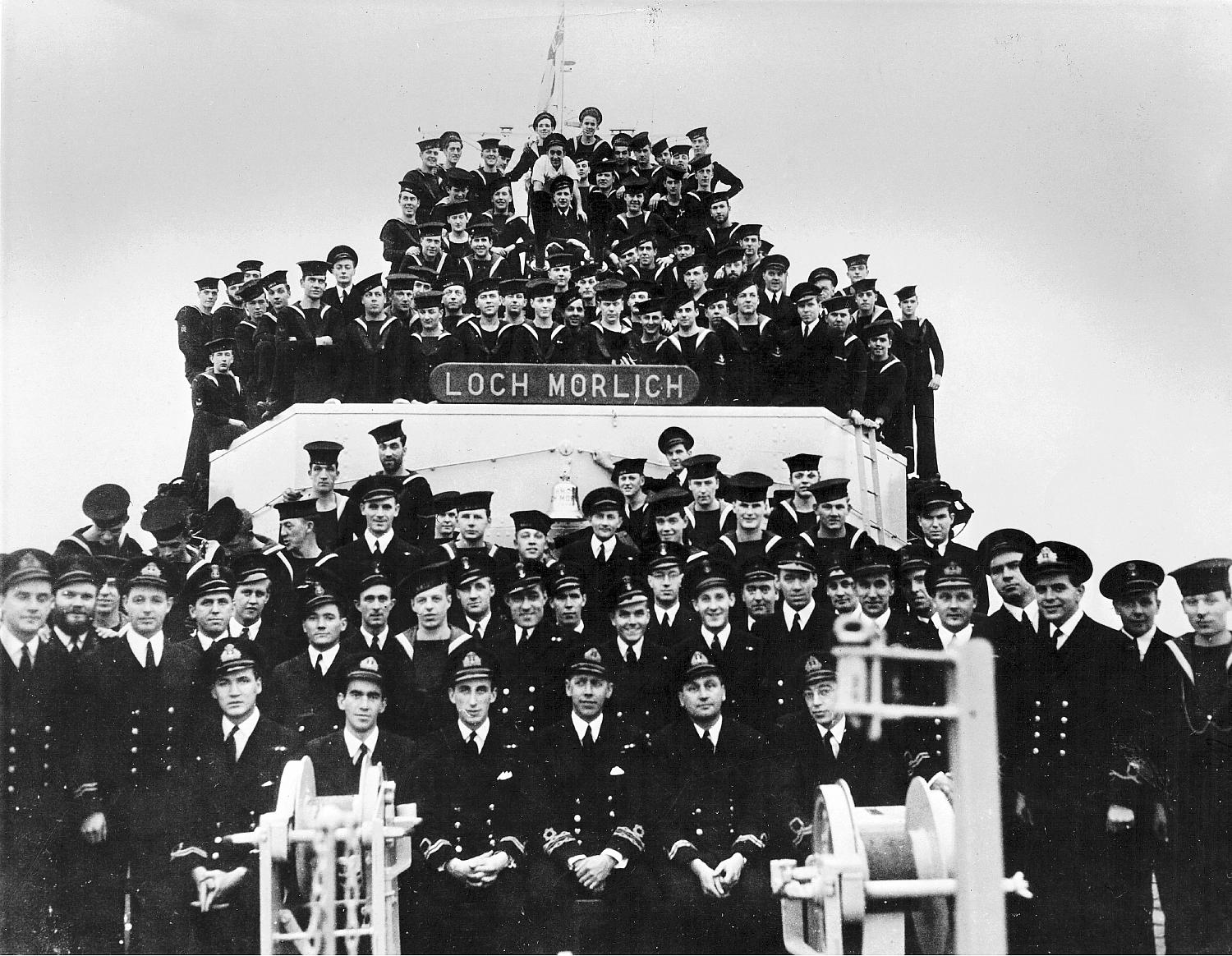 Royal Canadian Navy : crew of HMCS Loch Morlich