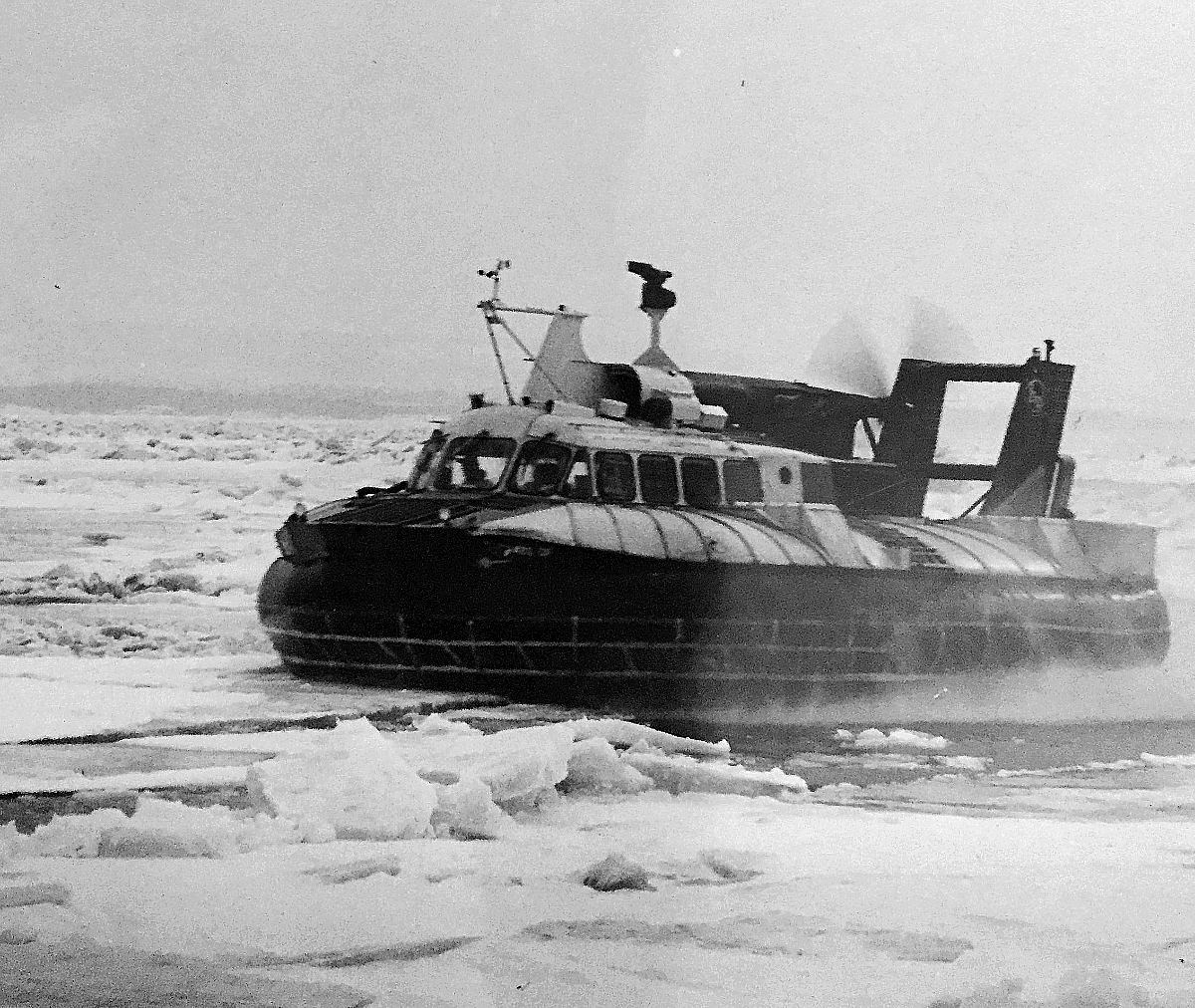 Royal Canadian Navy : Hovercraft, 1950's - 1960's