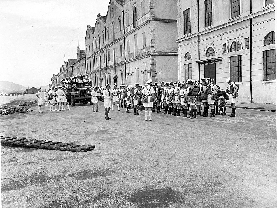 Royal Canadian Navy : HMCS Ontario in Hong Kong, 1945.