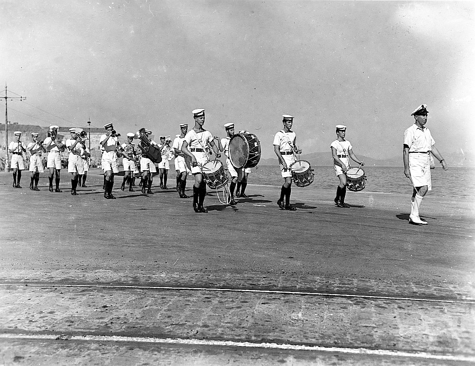 Royal Canadian Navy : HMCS Ontario in Hong Kong, 1945.