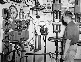 HMCS Ontario Enginroom