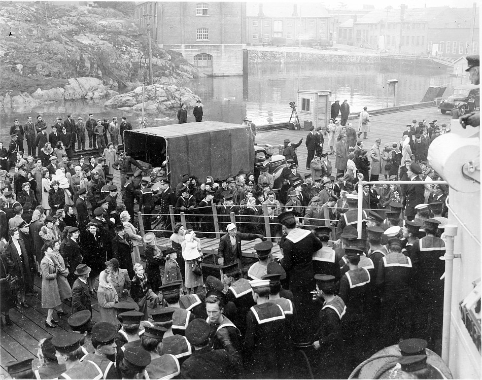 Royal Canadian Navy : HMCS Ontario, 1945.
