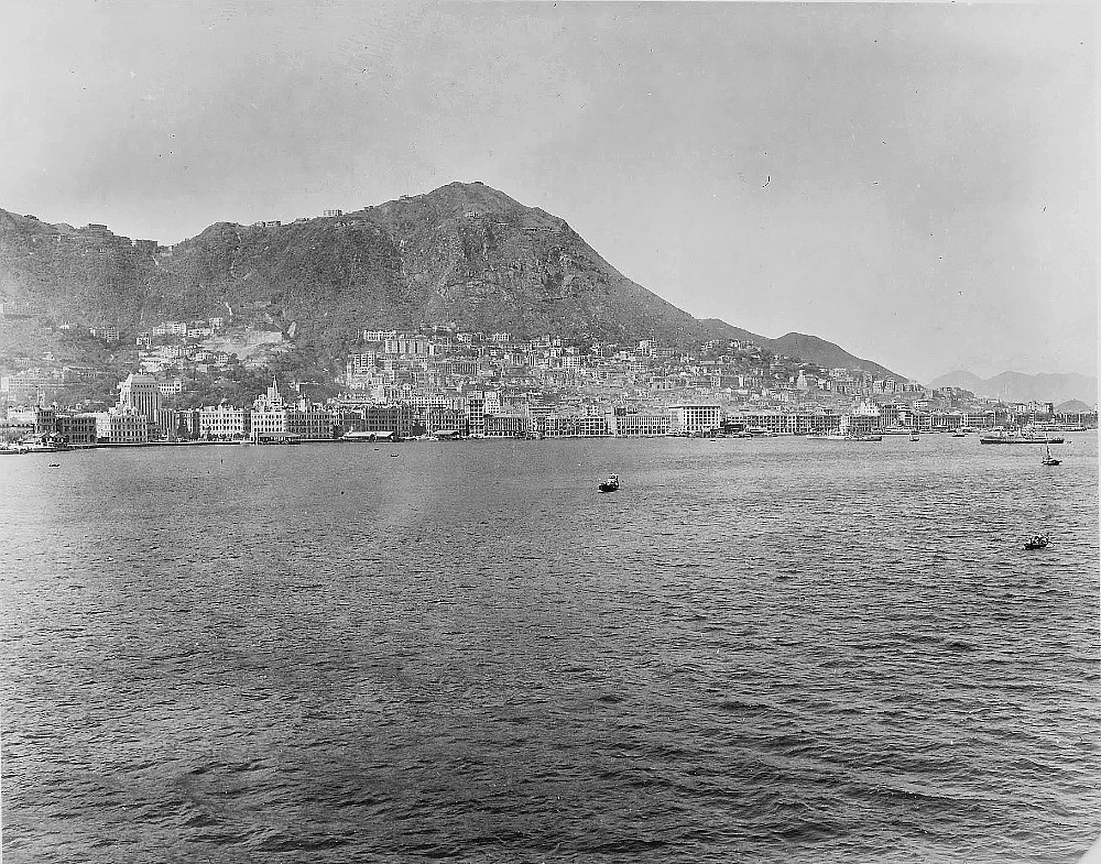Royal Canadian Navy : HMCS Ontario in Hong Kong, 1945.