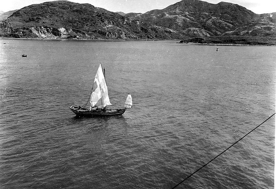 Royal Canadian Navy : HMCS Ontario in Hong Kong, 1945.