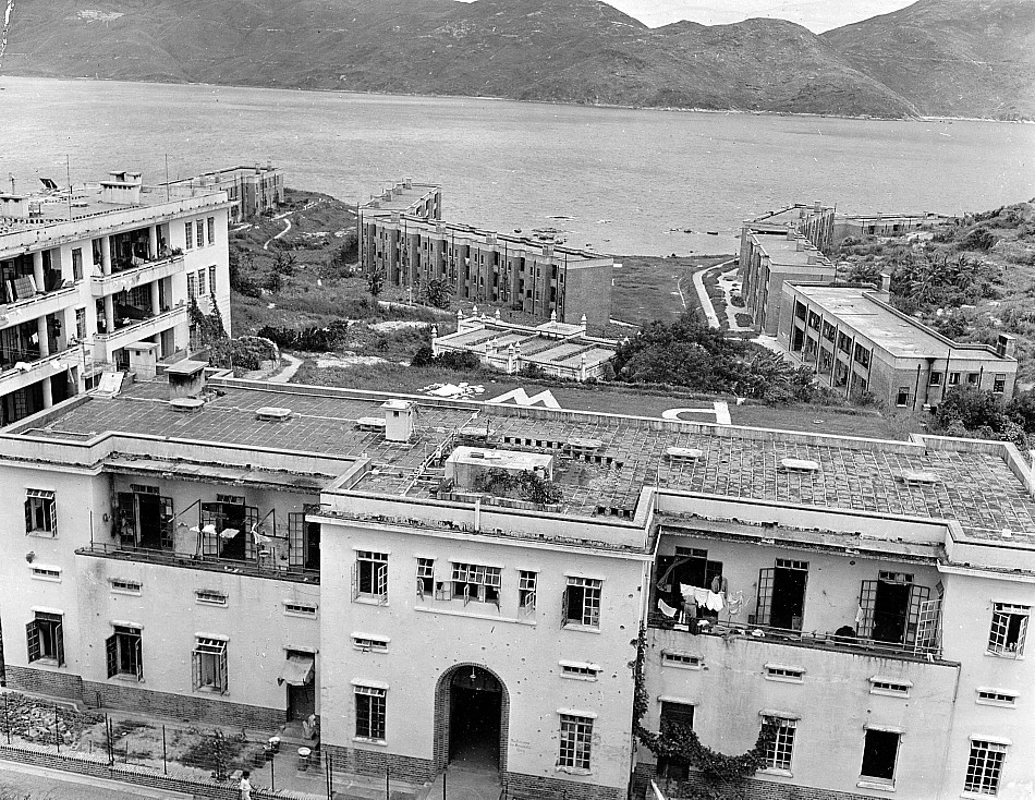 Royal Canadian Navy : HMCS Ontario in Hong Kong, 1945.