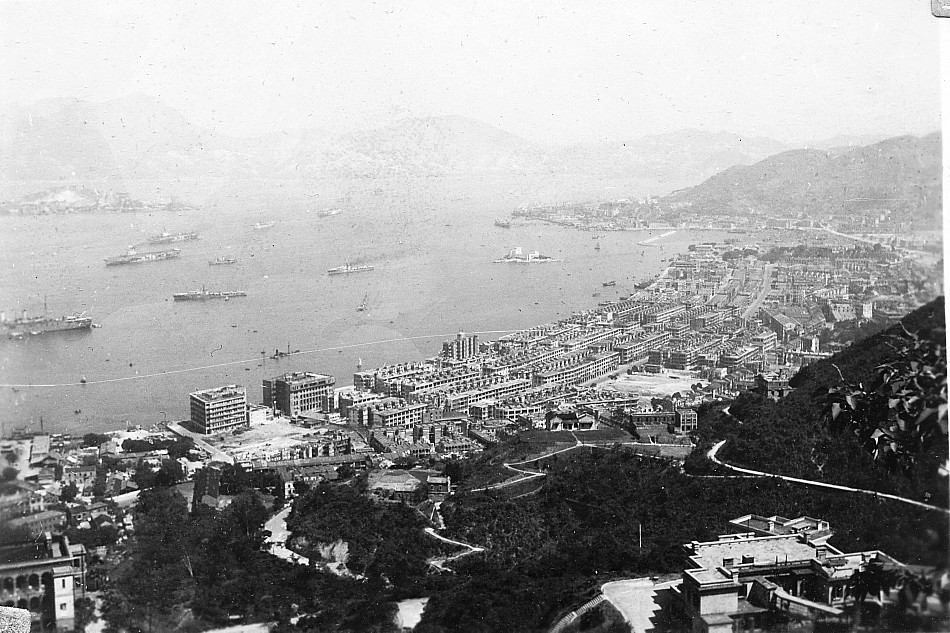 Royal Canadian Navy : HMCS Ontario in Hong Kong, 1945.