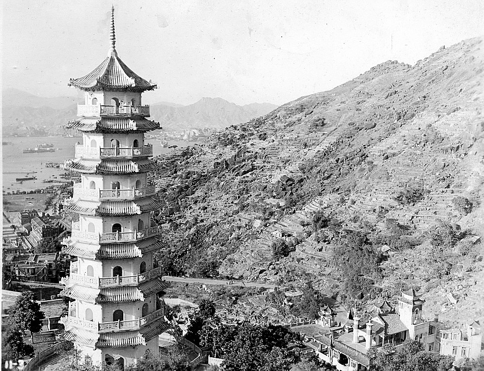 Royal Canadian Navy : HMCS Ontario in Hong Kong, 1945.