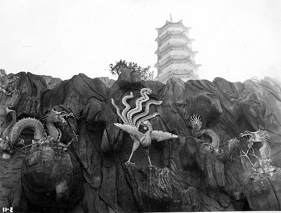 Royal Canadian Navy : HMCS Ontario in Hong Kong, 1945.