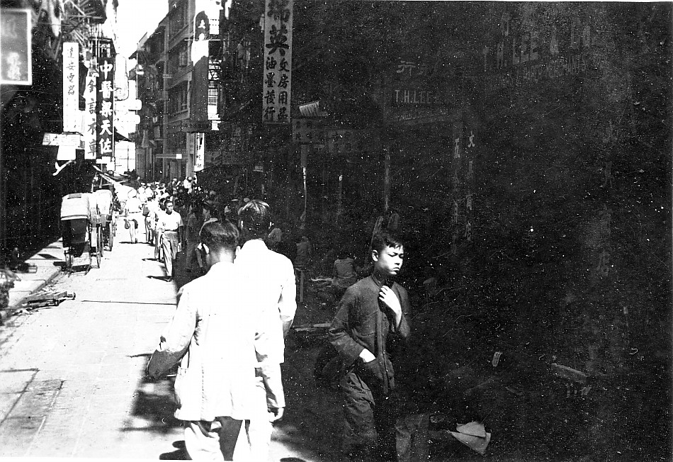 Royal Canadian Navy : HMCS Ontario in Hong Kong, 1945.