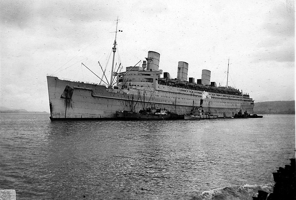 Royal Canadian Navy : RMS Queen Mary, 1945.