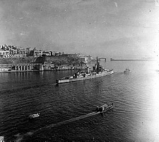 HMCS Ontario leaving Malta