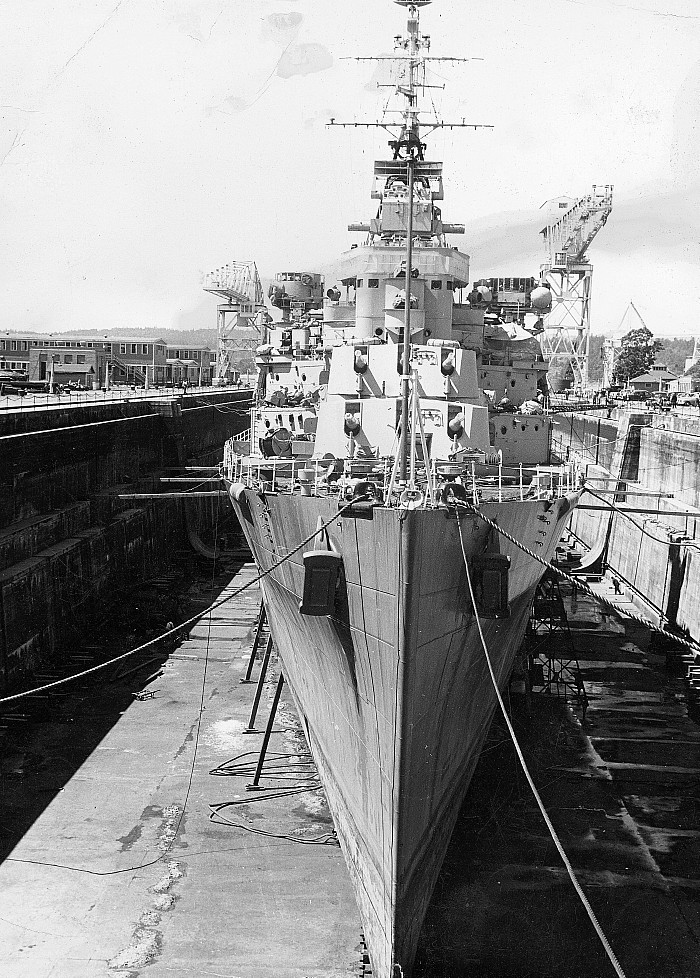 Royal Canadian Navy : HMCS Ontario in drydock