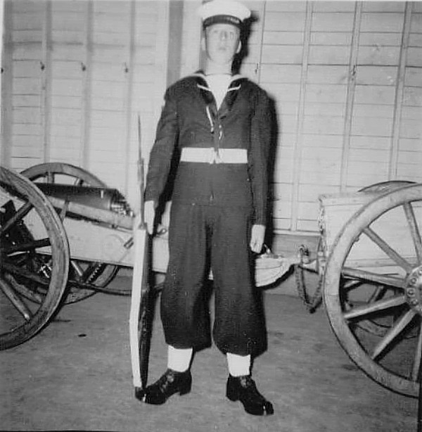 Royal Canadian Navy : HMCS Cornwallis, men in Terra Nova Division, 1959.