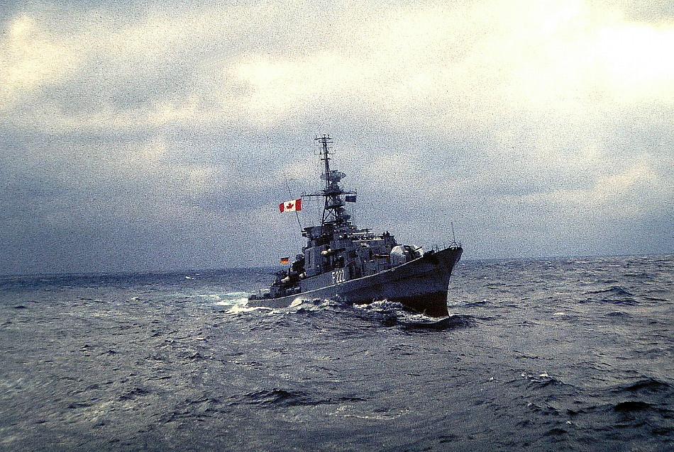 Royal Canadian Navy : FGS Augsburg, 1982.