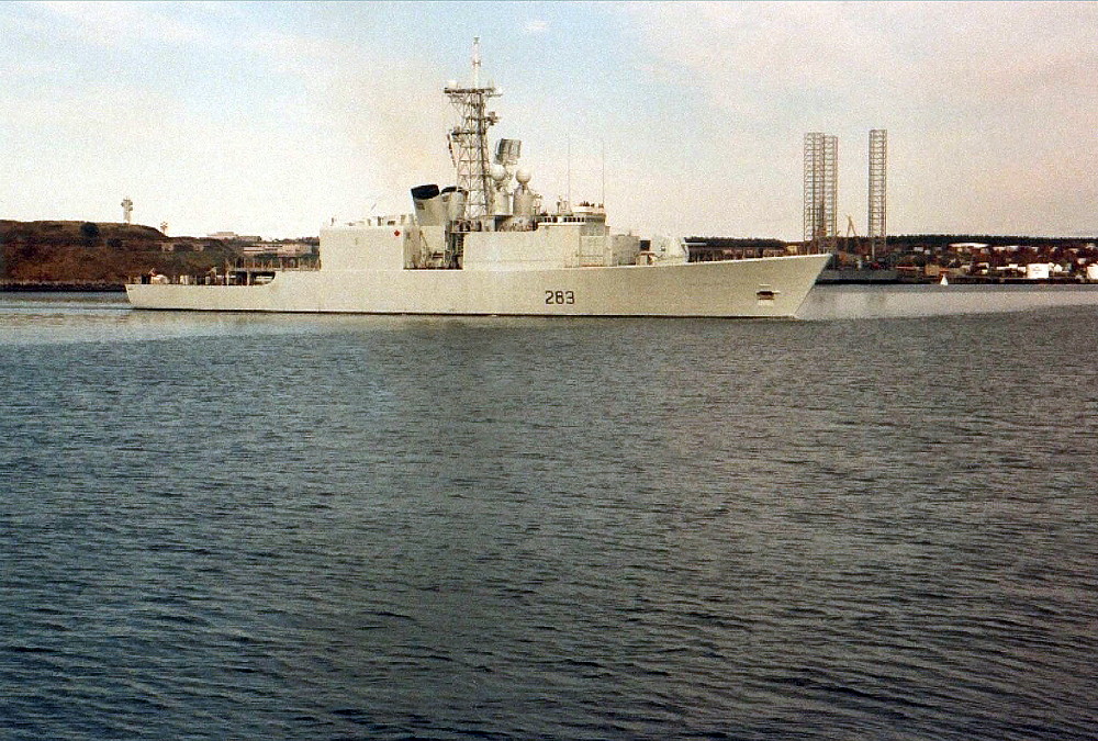Royal Canadian Navy : HMCS Algonquin, 1987.
