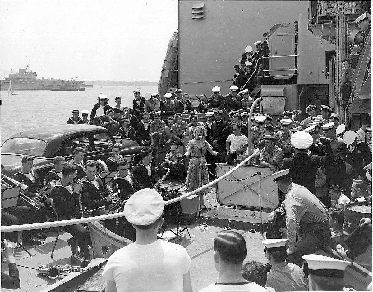 Royal Canadian Navy : HMCS Quebec, 1953