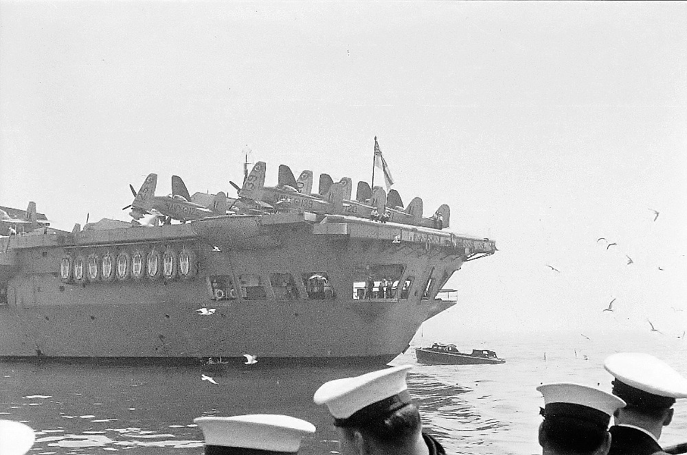 Royal Canadian Navy : HMCS Magnificent, 1952