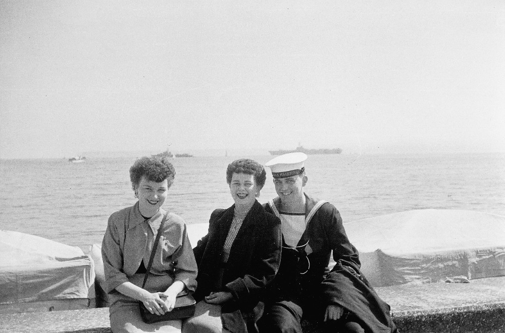 Royal Canadian Navy : HMCS Magnificent, 1952