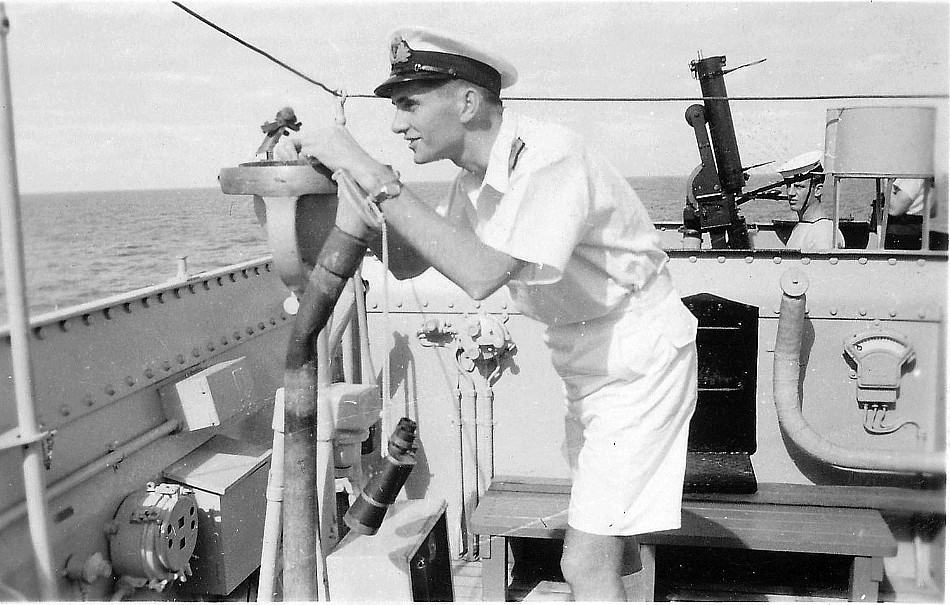 Royal Canadian Navy : Bridge on HMCS Prince Robert.