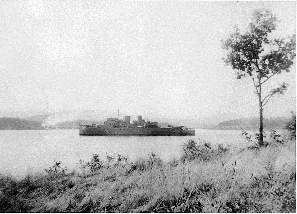 Royal Canadian Navy : HMCS Prince Robert.