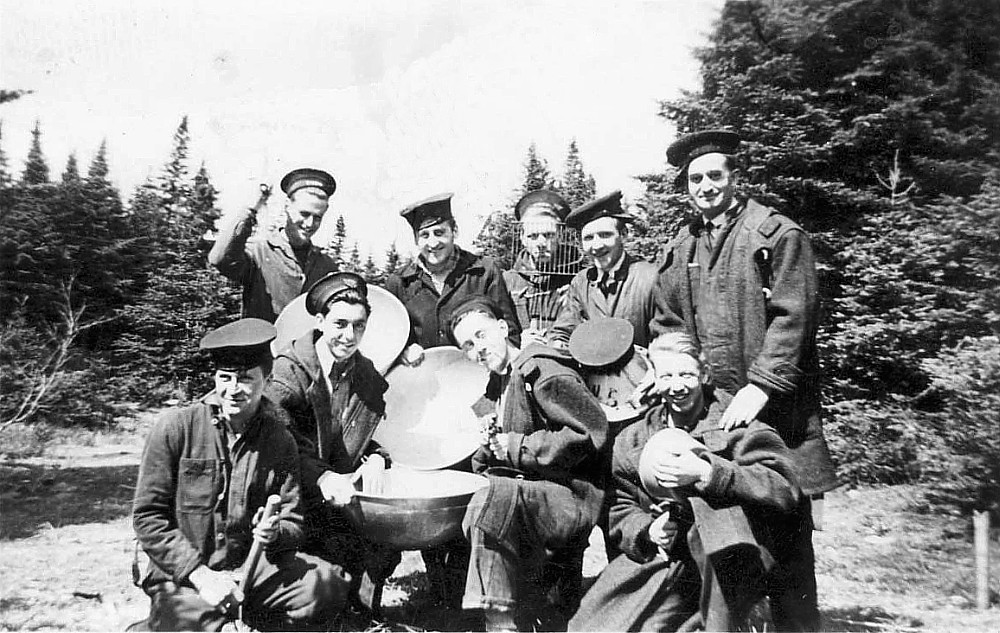 Royal Canadian Navy : Crew of HMCS Tillsonburg