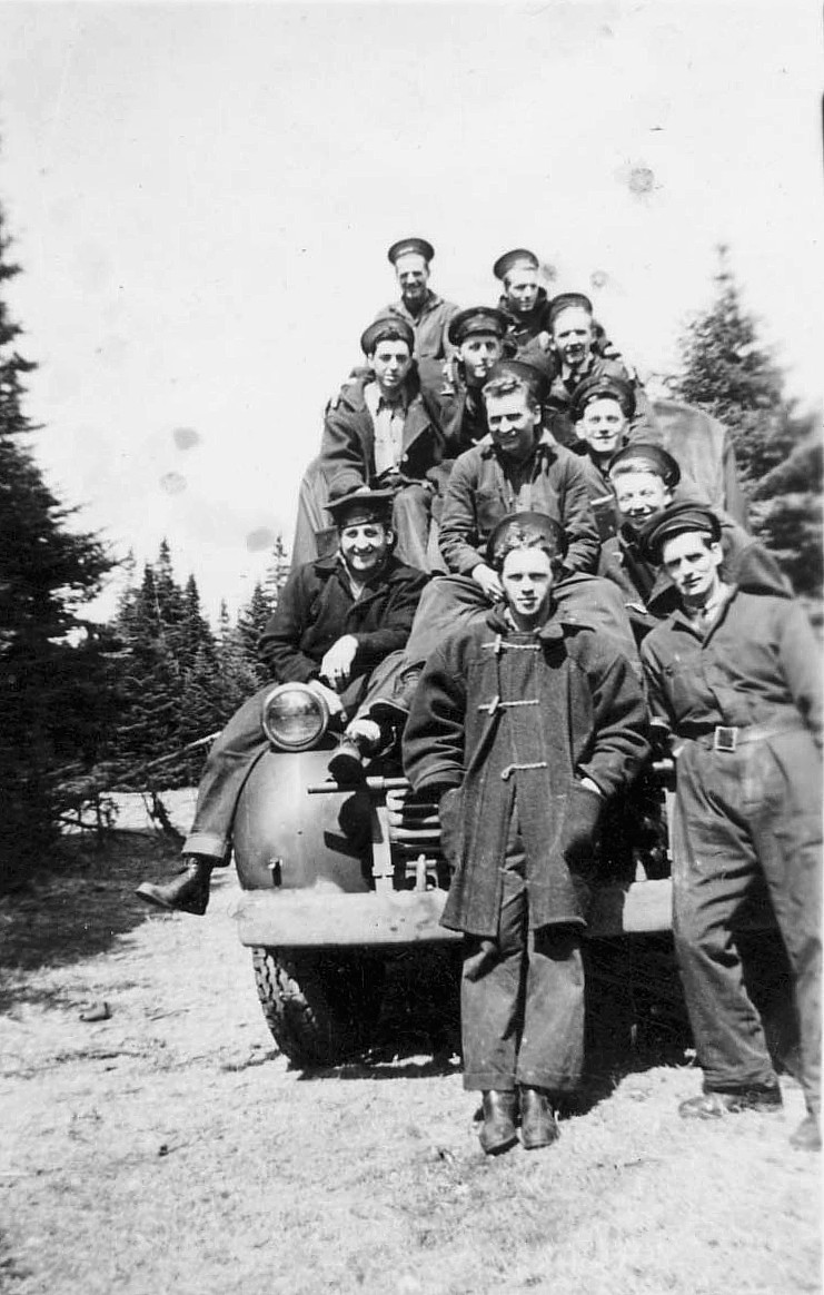 Royal Canadian Navy : Crew of HMCS Tillsonburg