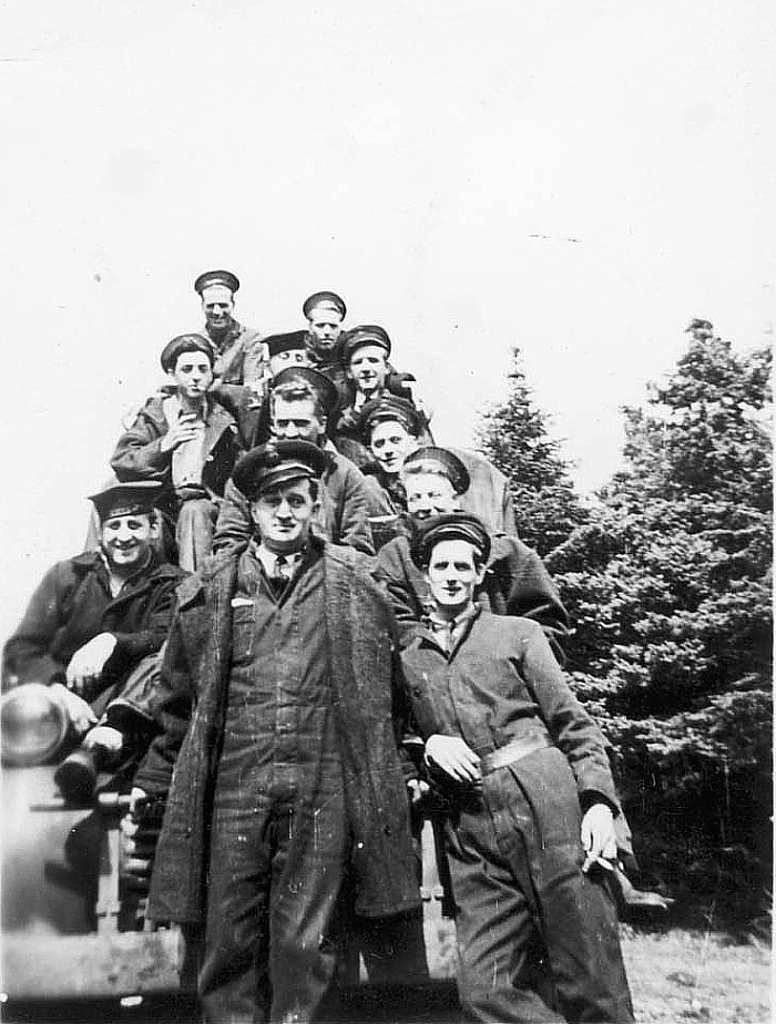 Royal Canadian Navy : Crew of HMCS Tillsonburg