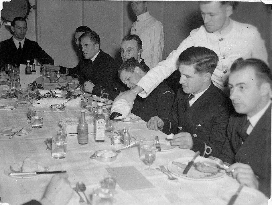 Royal Canadian Navy : Christmas dinner on HMCS Prince Robert.