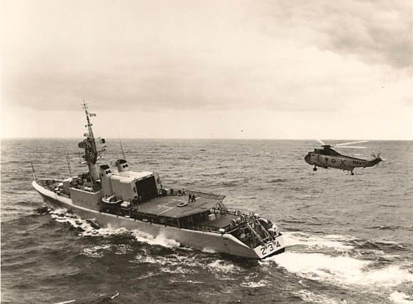 Royal Canadian Navy : HMCS Assiniboine.