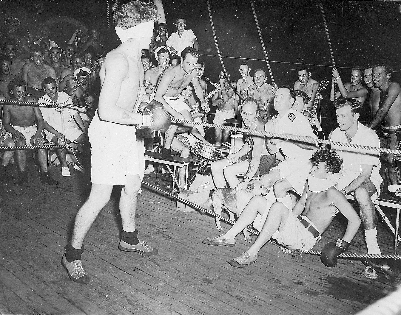 Royal Canadian Navy : HMCS Prince Robert, boxing match